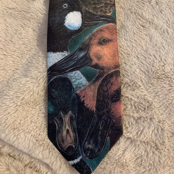 VINTAGE RALPH MARLIN WILD DUCKS NOVELTY MENS TIE - Picture 1 of 4